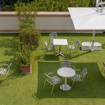 Отель Polo Римини